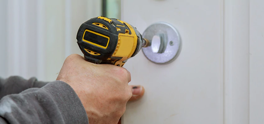 Street Locksmith For Smart Lock Repair in Wesley Chapel, FL