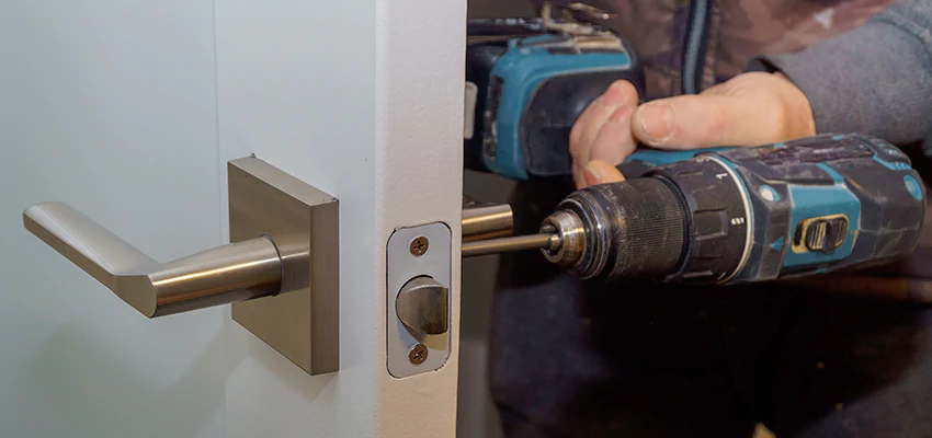 Broken Door Handle Lock Repair in Wesley Chapel, Florida